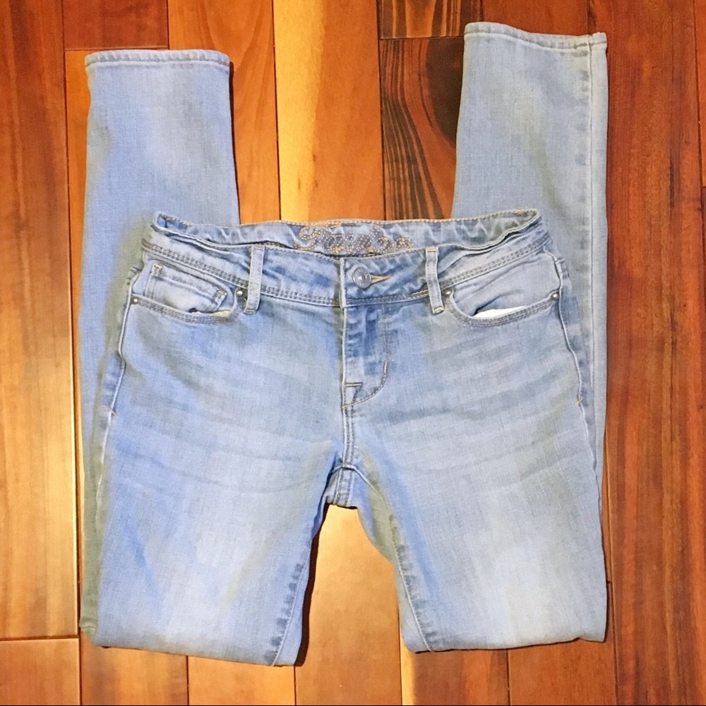00P Delia’s Light Wash Skinny Jeans - Picture 1 of 3